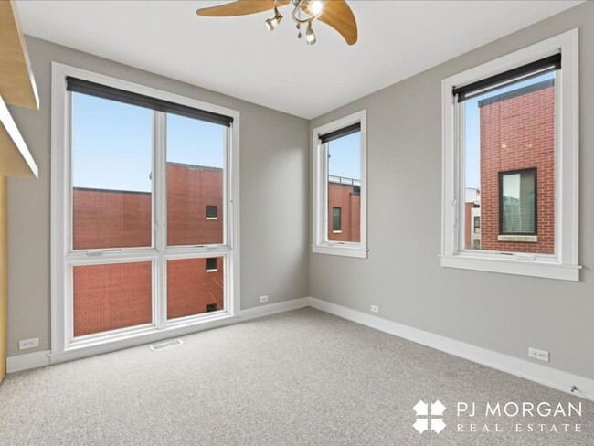 Building Photo - 2 Bedroom, 2 Bathroom Townhouse - Available Immediately