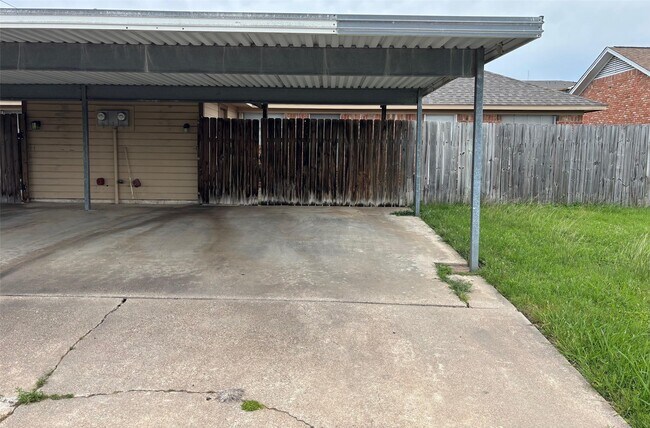 Building Photo - 6503 Dunn Dr