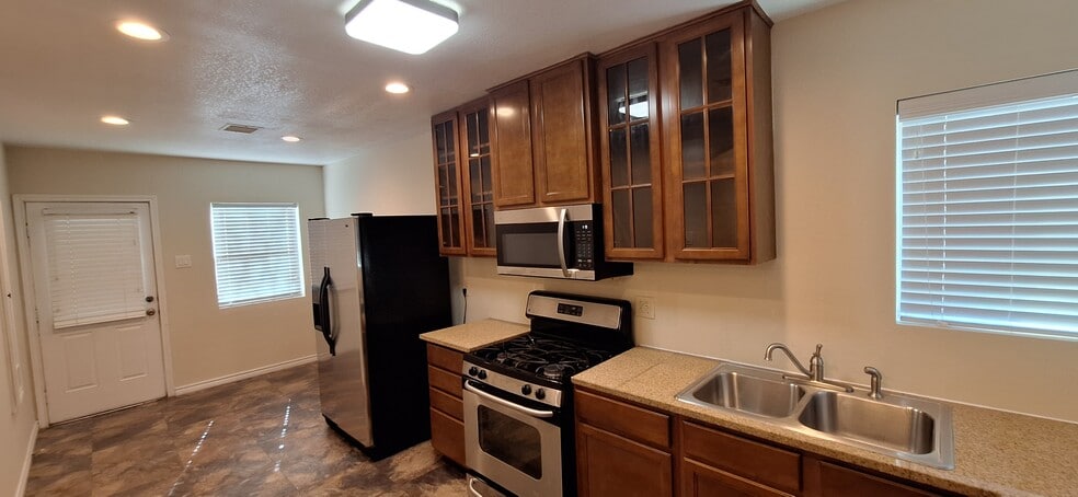 Building Photo - 7832 Elvera St