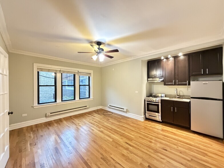 Building Photo - 4725 N Hermitage Ave