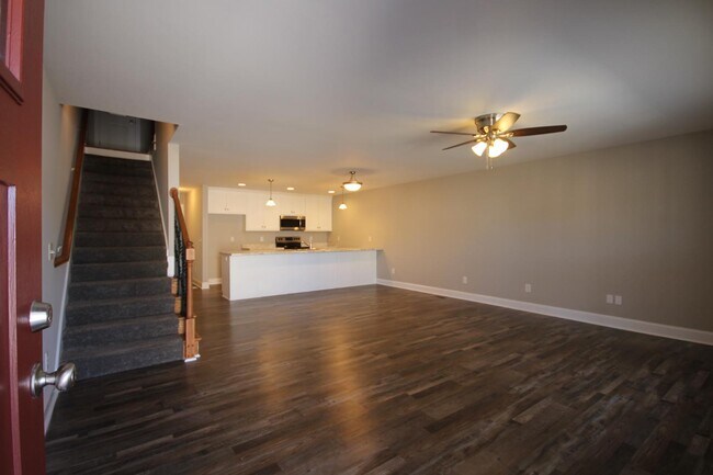 Building Photo - 704 Cobblestone Dr