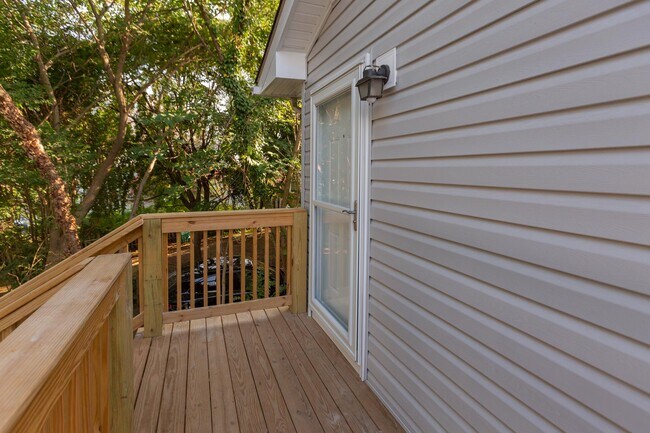 Building Photo - 201 Holly Dr