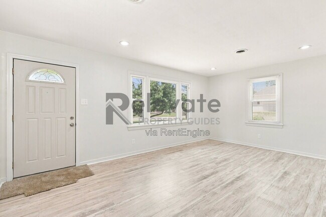 Building Photo - 2212 Drummond Dr