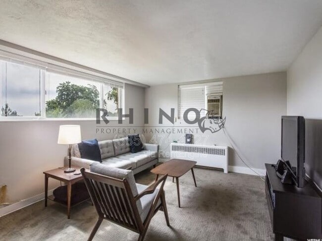 Building Photo - 615 Grand St E