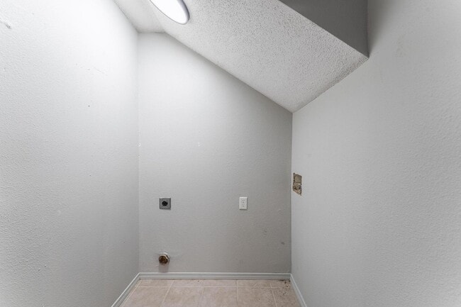 Building Photo - 3503 SW Victoria Pl