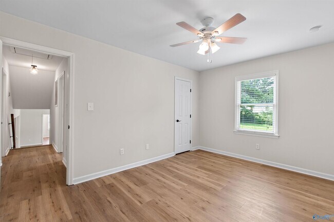 Building Photo - 285 Ruby Dr