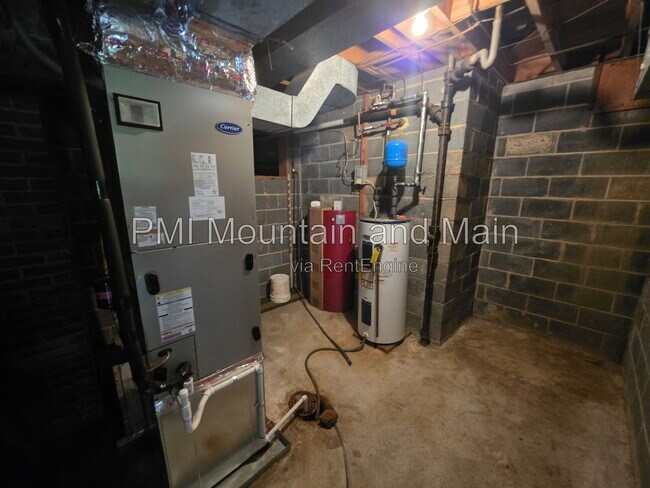 Building Photo - 99 Marlborough Rd