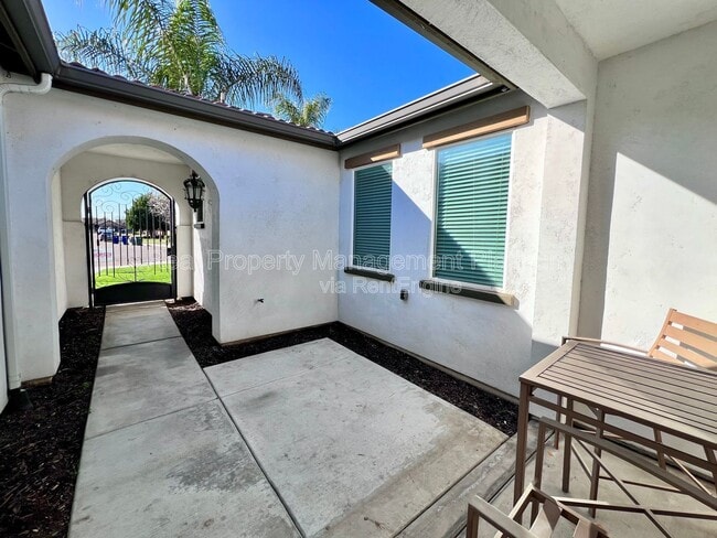 Building Photo - 5597 E Edna Ave