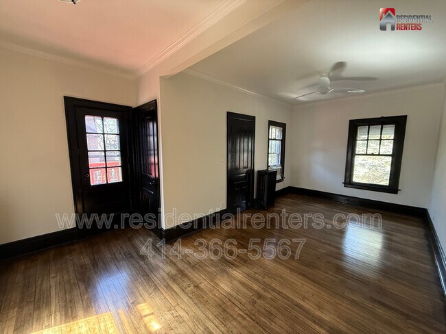 Building Photo - 1155 N 21st St