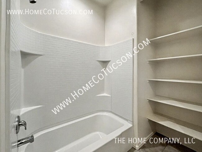 Building Photo - 7140 S Via Gaucho Viejo