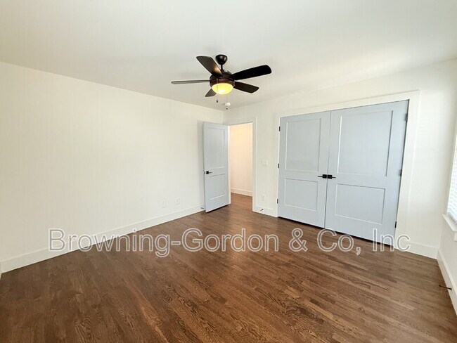 Building Photo - 2160B Whitney Ave