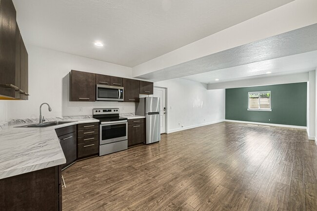 Building Photo - 1203 W Appaloosa Ln