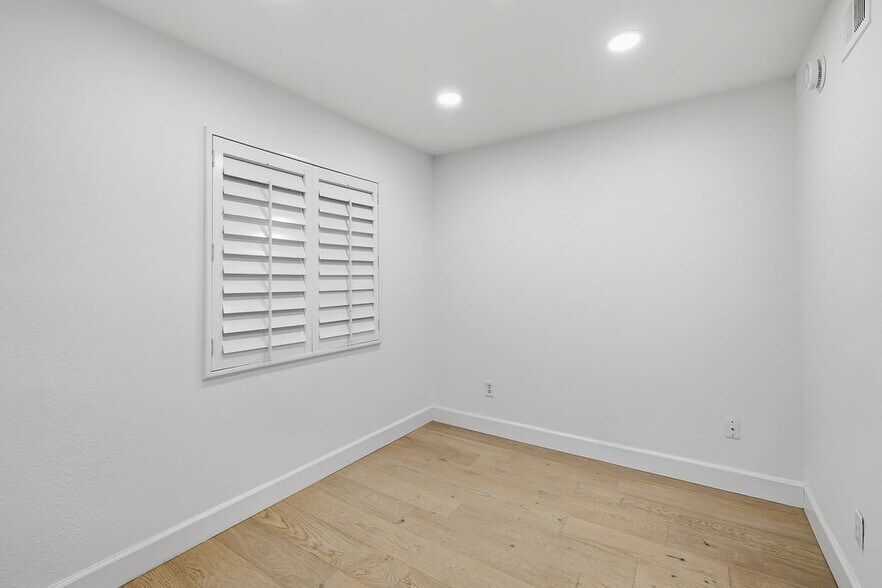 Building Photo - 501 Herondo St