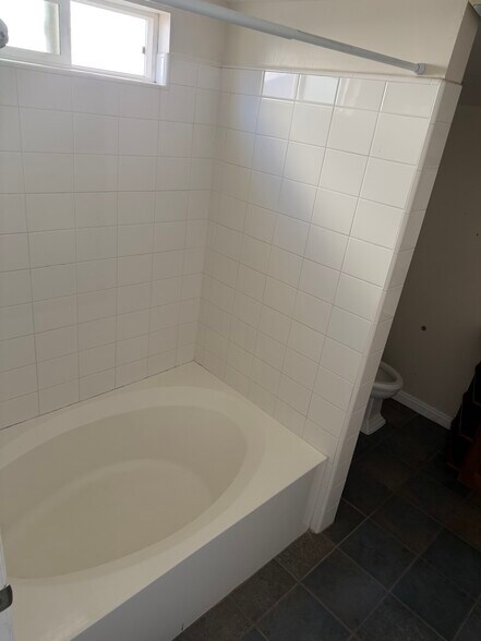 Building Photo - 11068 Plainview Ave