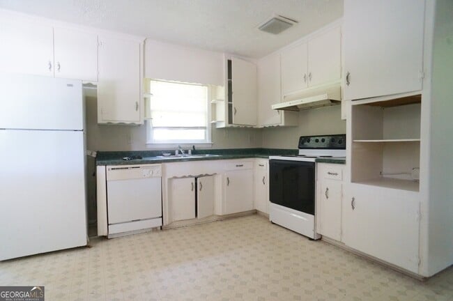 Building Photo - 435 S Barnett Shoals Rd