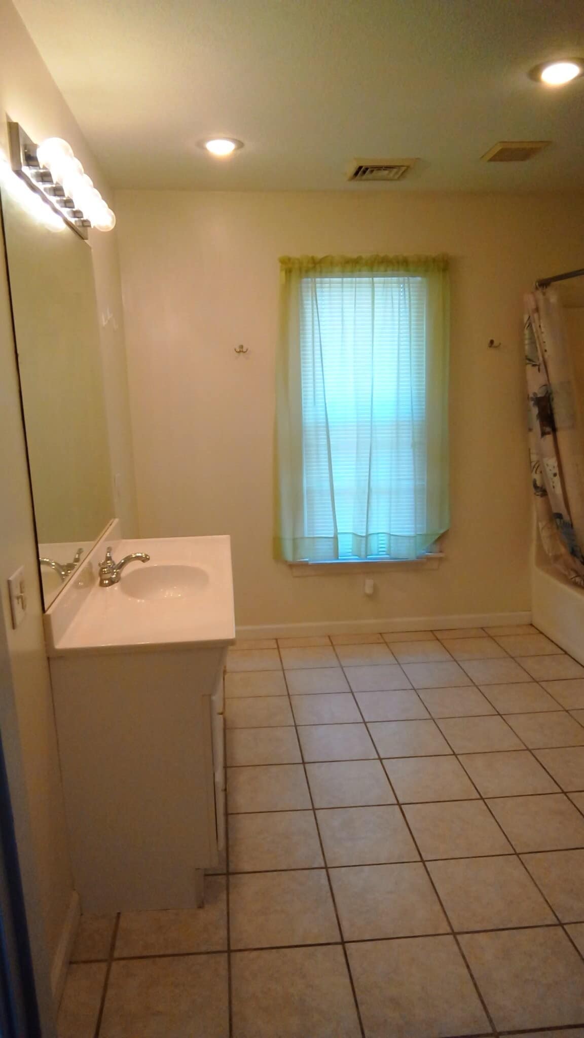 Building Photo - 106 Vine St