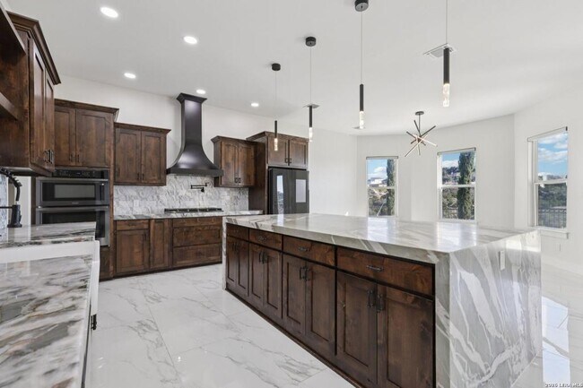 Building Photo - 10014 Ivory Canyon