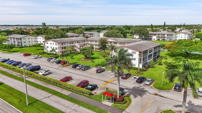 Building Photo - 486 Fanshaw L