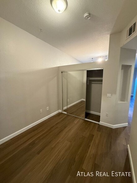 Building Photo - 15475 E Andrews Dr