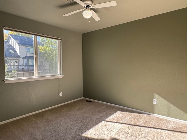 Building Photo - Spacious, Highlands Ranch Home Featuring 4...