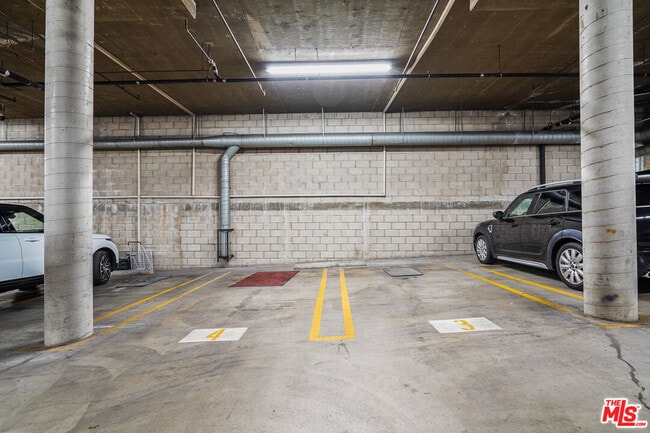 Building Photo - 1900 Vine St