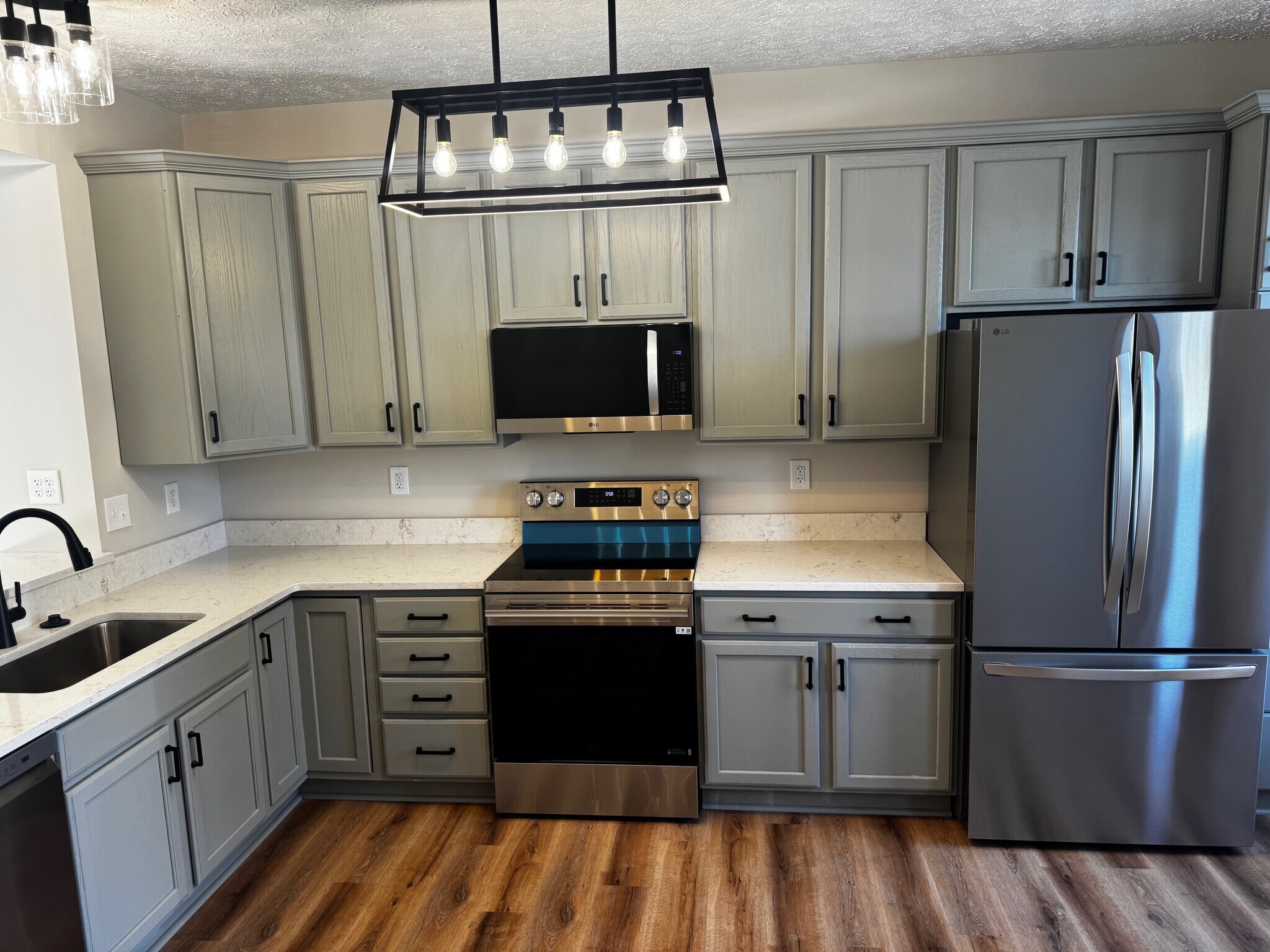 Building Photo - 607 Emmy Dee Dr