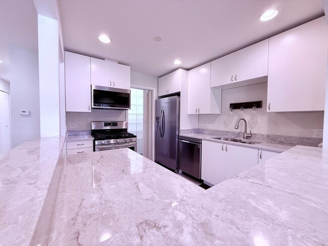 Building Photo - 70 Margate Ct