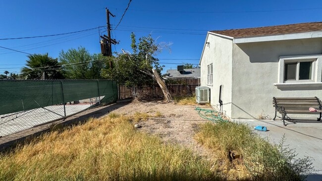 Building Photo - 3-Bed, 2-Bath Single Story Home with Big Y...