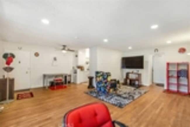 Building Photo - Spacious 1 Bedroom | 1 Bath – Long Beach