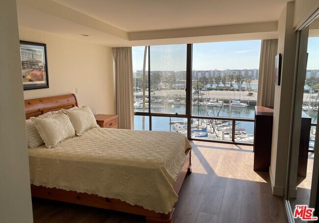 Building Photo - 4267 Marina City Dr