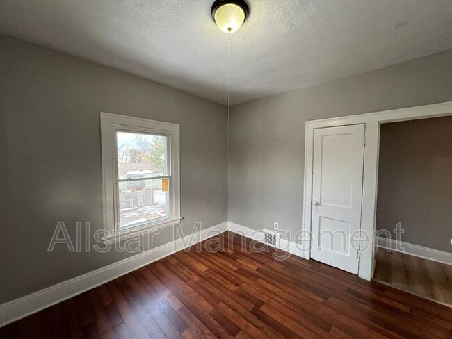 Building Photo - 3628 E 142nd St