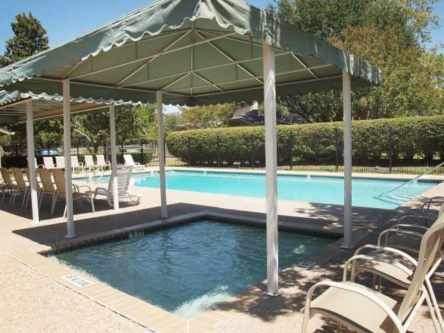 Building Photo - Spacious Townhouse in North Austin!