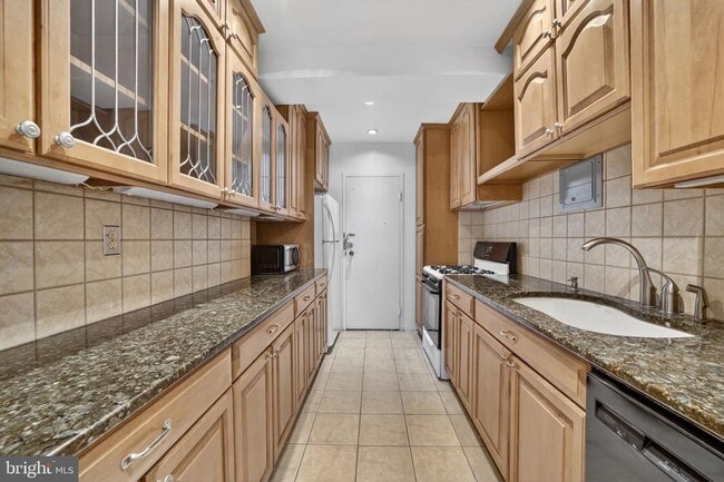 Building Photo - 4201 Cathedral Ave NW