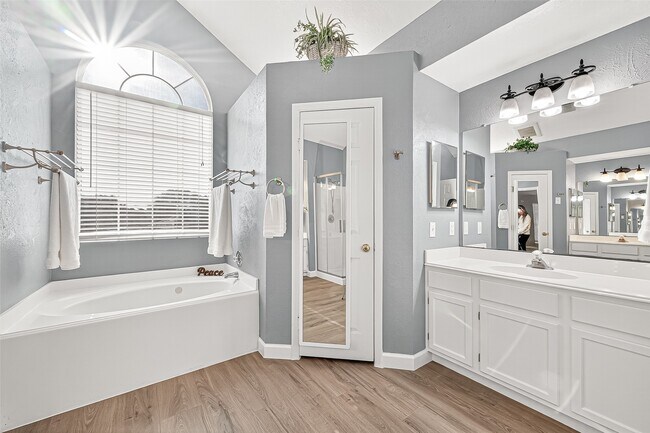 Building Photo - 14015 Wheatbridge Dr