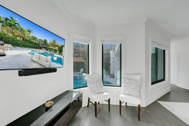 Building Photo - 614 Poinciana Dr