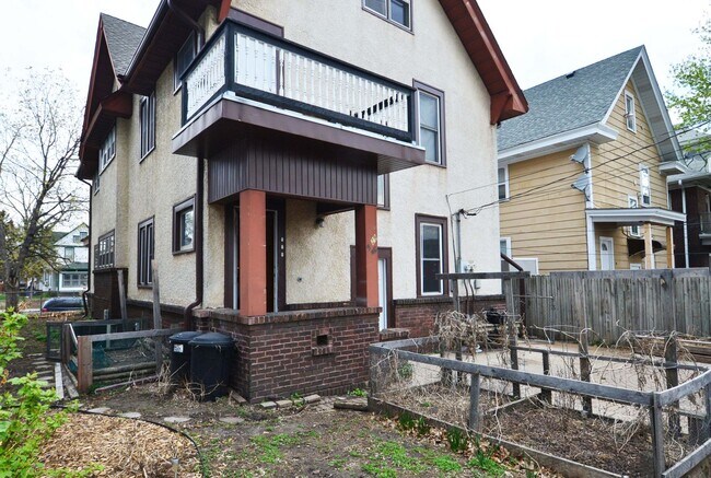 Building Photo - 3029-3031 Chicago Ave