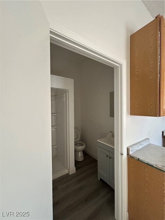 Building Photo - 781 Center St