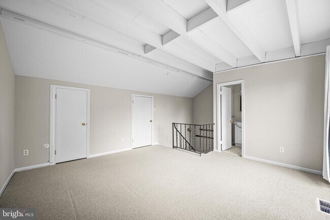 Building Photo - 15 Llanfair Rd