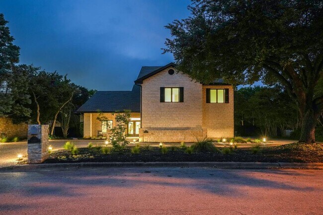 Building Photo - 1716 Bartoncliff Dr