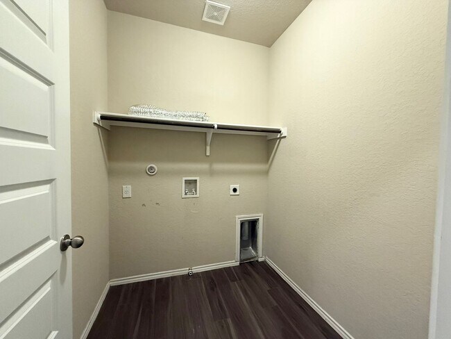 Building Photo - 10534 Green Rock Dr