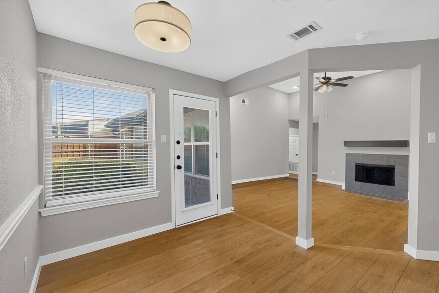 Building Photo - 405 Phillips Dr