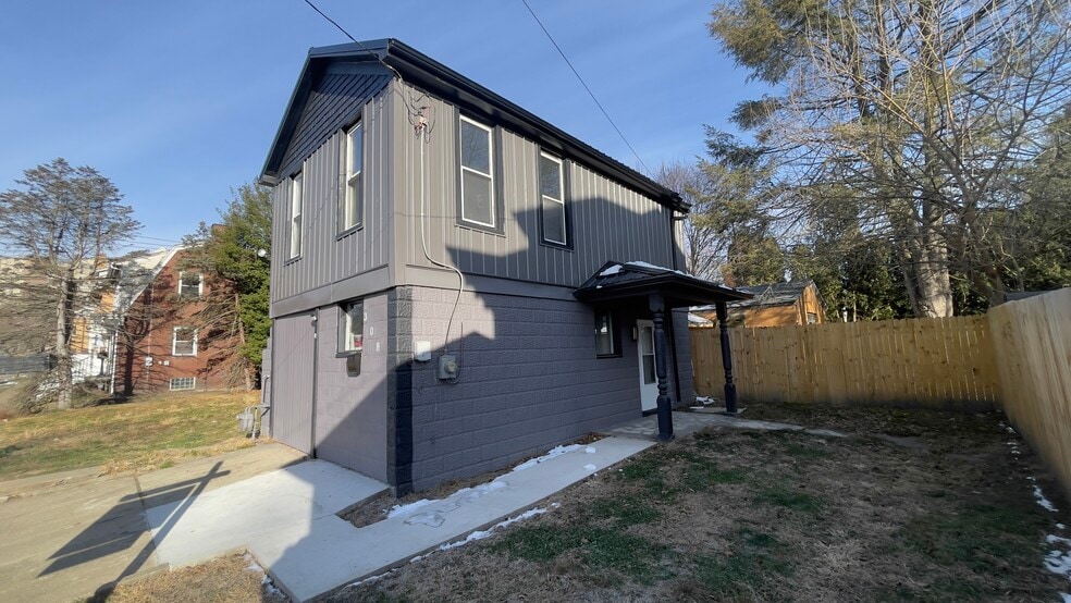 Primary Photo - 308 9th St