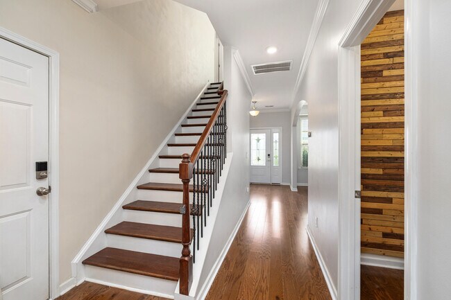 Building Photo - 865 Cormier Dr