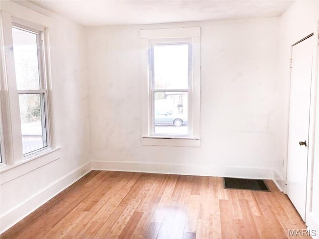 Building Photo - 115 S Lawn Ave