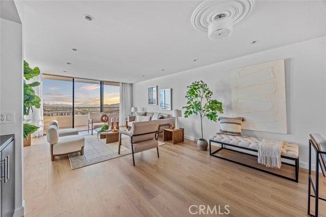 Building Photo - 343 Pioneer Dr