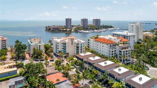 Building Photo - 3554 W Glencoe St