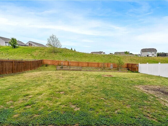 Building Photo - Beautiful 4BR/3BA Home in the Desirable Po...