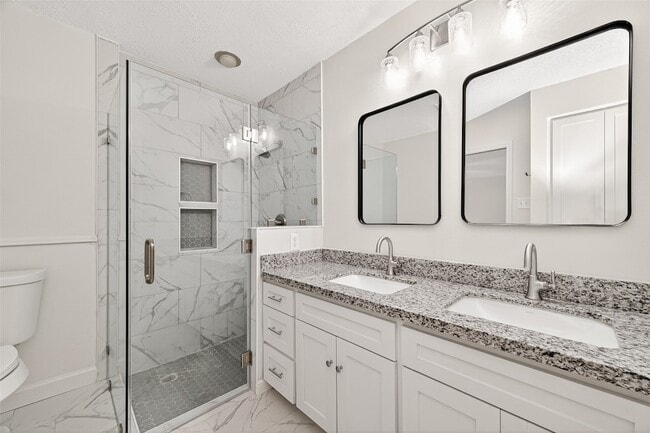 Building Photo - 10602 Longmont Dr