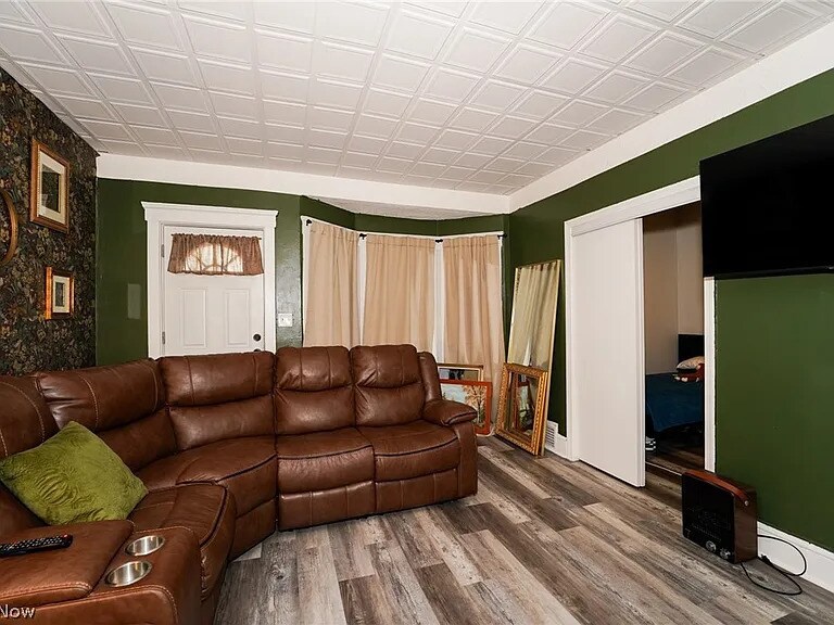 Building Photo - 3647 W 47th St