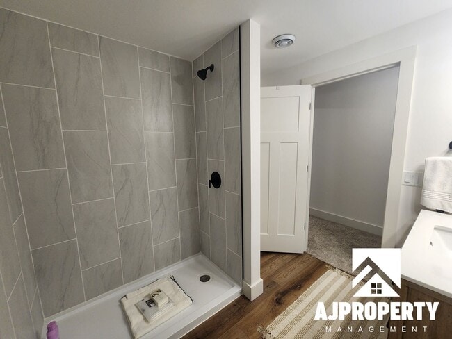 Building Photo - 5304 S Spirea Ave